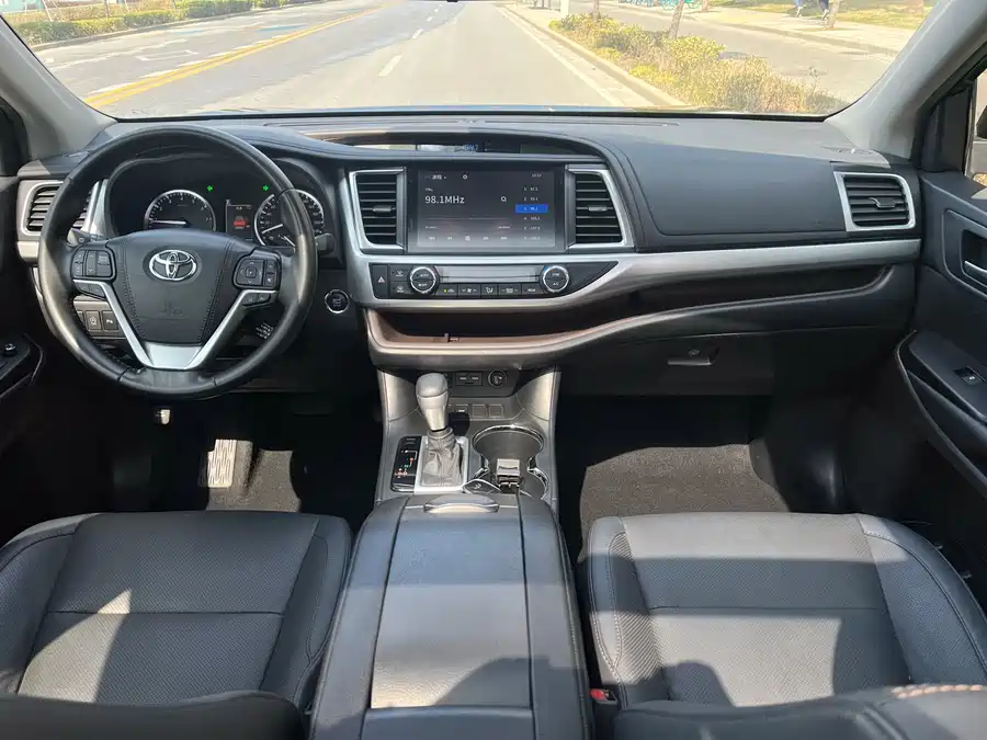 Used Toyota Highlander 2021 2.0T two-wheel drive luxury version 7 seats