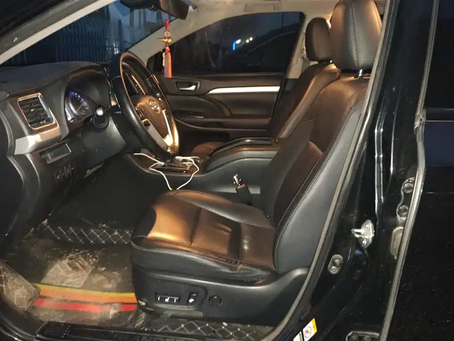 900x675_0_q87_c42_autohomecar__ChtpWGm1C06AFnekAAGq2BfF6O0357.jpg.webp Used Toyota Highlander 2018 2.0T four-wheel drive luxury version 7 seats National V