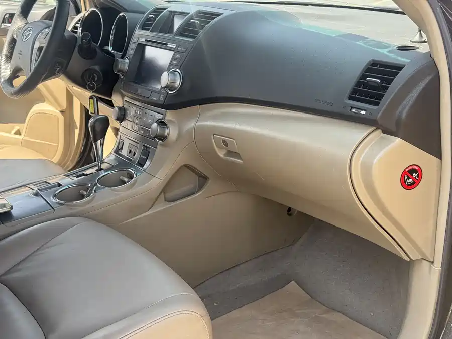 900x675_0_q87_c42_autohomecar__ChtpWGm2dOqAKUmSAAU66QHtv30263.jpg.webp Used Toyota Highlander 2009 2.7L 2WD 7-seat luxury navigation version
