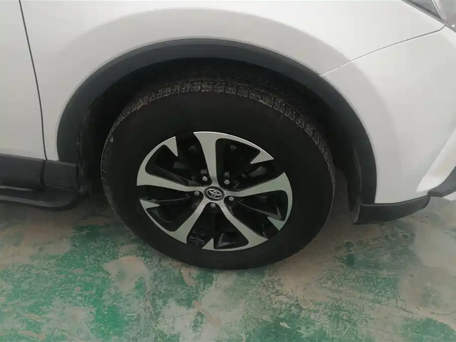 Used Toyota RAV4 Rongfang 2016 2.0L CVT two-wheel drive urban version National V