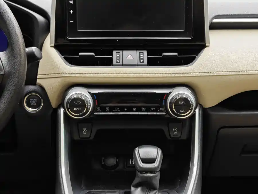 900x675_0_q87_c42_autohomecar__ChtpWGm40G6Aa9R4AAPIPsjKTy4337.jpg.webp Used Toyota RAV4 Rongfang 2020 2.0L CVT two-wheel drive fashion version