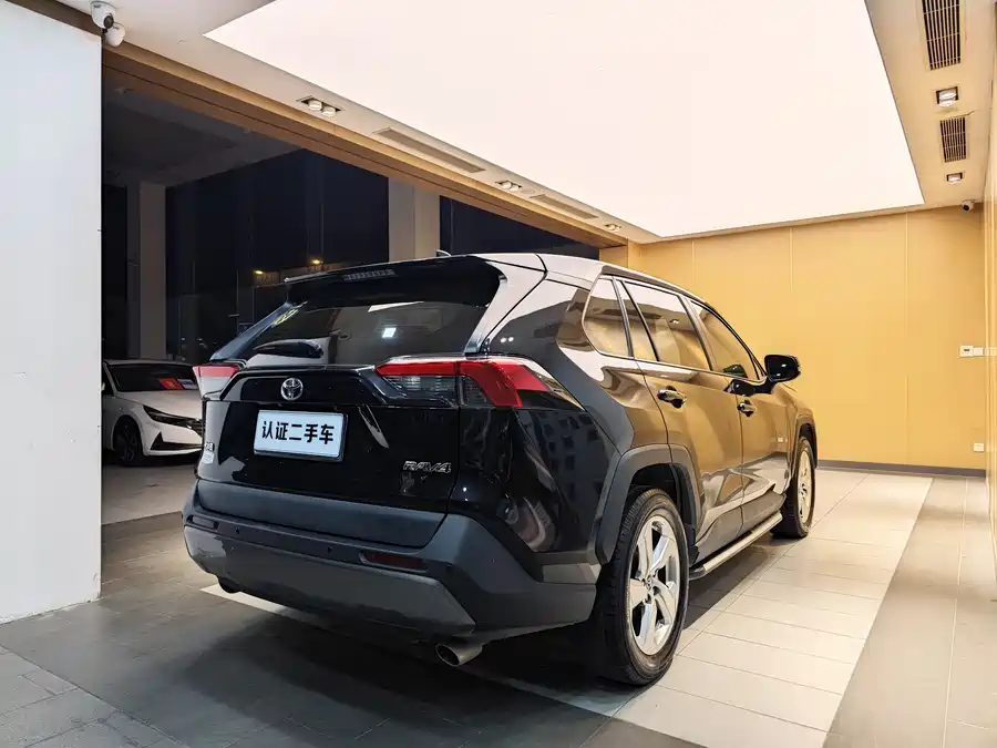 900x675_0_q87_c42_autohomecar__ChtpWGm40HeAPBEoAARfu89Bqdw453.jpg.webp Used Toyota RAV4 Rongfang 2020 2.0L CVT two-wheel drive fashion version