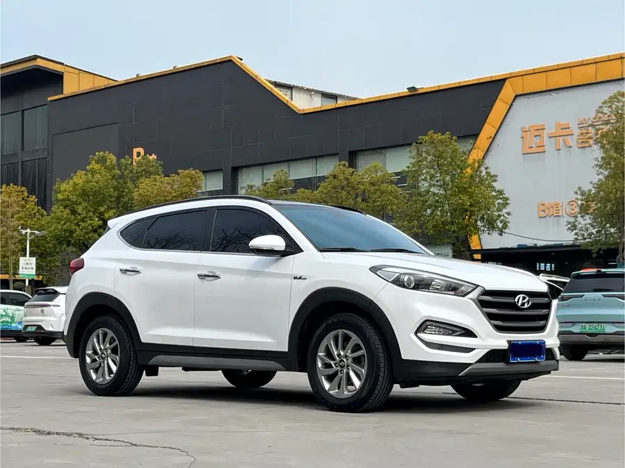 900x675_0_q87_c42_autohomecar__ChtpWGm6Q7OANxvcAAiXGInrW_U815.jpg.webp Used Hyundai Tucson 2018 1.6T dual-clutch two-wheel drive 15th anniversary special edition