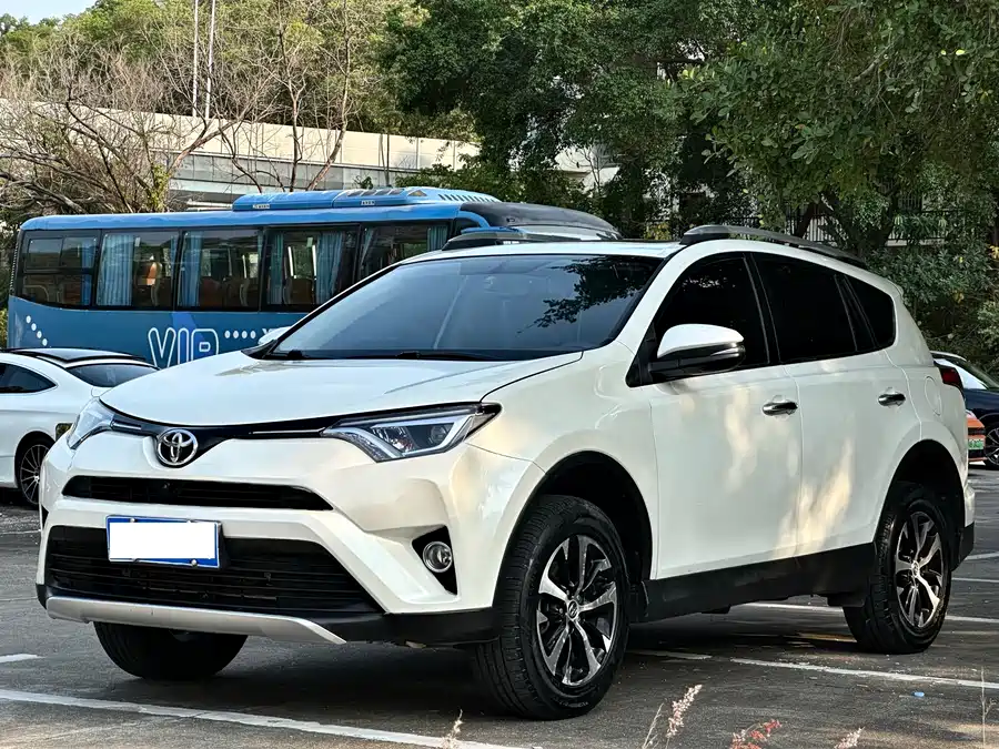 900x675_0_q87_c42_autohomecar__ChtpWGm6d52AbKf9AA2utcDSduw186.jpg.webp Used Toyota RAV4 Rongfang 2016 2.0L CVT two-wheel drive smart version