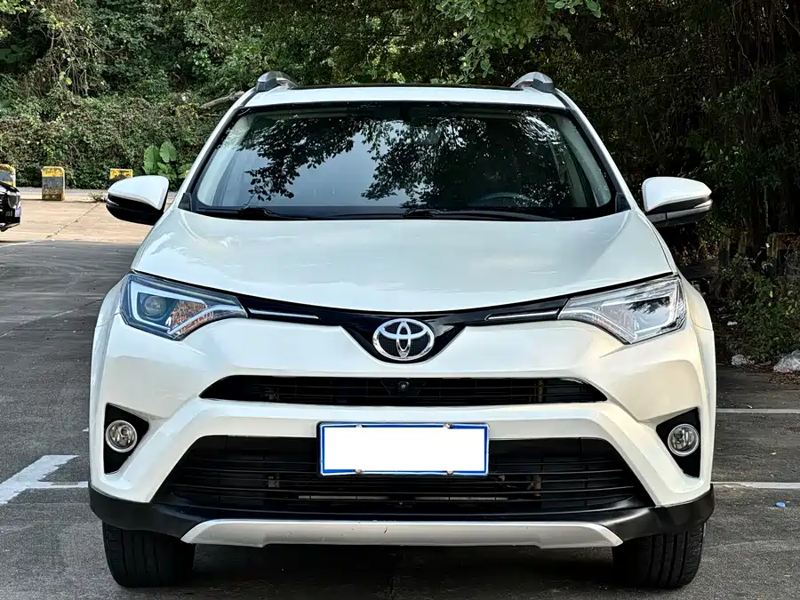 900x675_0_q87_c42_autohomecar__ChtpWGm6d5mAB1_MAAx0FXgHk7g117.jpg.webp Used Toyota RAV4 Rongfang 2016 2.0L CVT two-wheel drive smart version