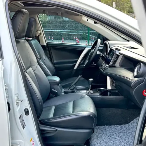 900x675_0_q87_c42_autohomecar__ChtpWGm6d6KAJlRrAAnAofZju94983.jpg.webp Used Toyota RAV4 Rongfang 2016 2.0L CVT two-wheel drive smart version