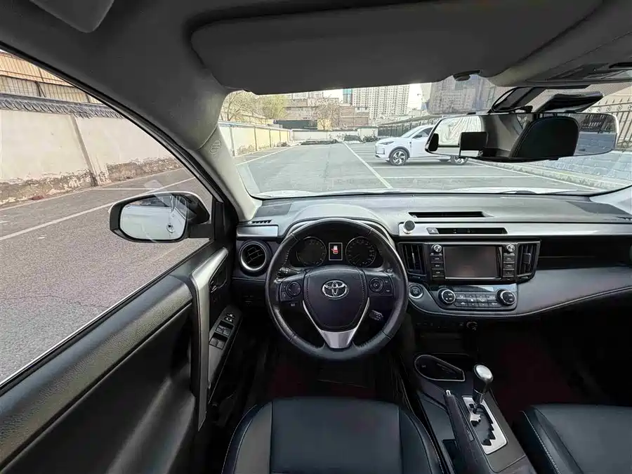 900x675_0_q87_c42_autohomecar__ChtpWGm6hf6AdEzgAAJPTbSB-nA125.jpg.webp Used Toyota RAV4 Rongfang 2016 2.0L CVT four-wheel drive cutting-edge version National V