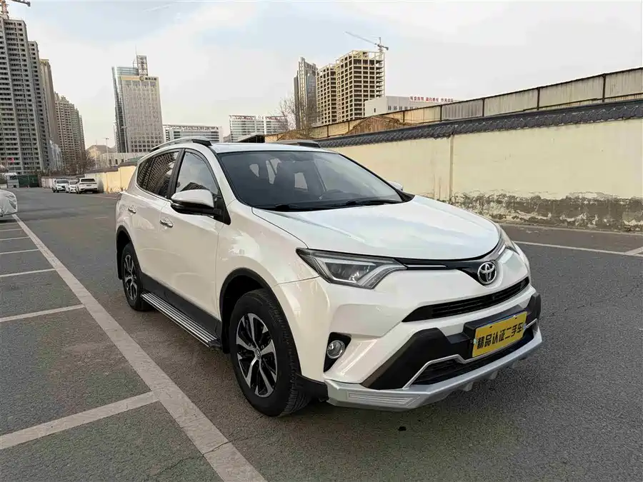 900x675_0_q87_c42_autohomecar__ChtpWGm6hfaAZPfwAAKIZNR4qbA017.jpg.webp Used Toyota RAV4 Rongfang 2016 2.0L CVT four-wheel drive cutting-edge version National V