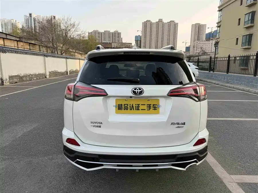 900x675_0_q87_c42_autohomecar__ChtpWGm6hgiAP_5eAAKS3gXc75s934.jpg.webp Used Toyota RAV4 Rongfang 2016 2.0L CVT four-wheel drive cutting-edge version National V