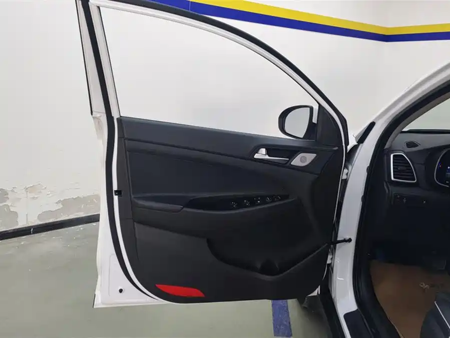 900x675_0_q87_c42_autohomecar__ChtpWGm750KAKrskAAEf0Q1gFIs790.jpg.webp Used Hyundai Tucson 2020 280TGDi 2WD GLS Fashion Edition National VI