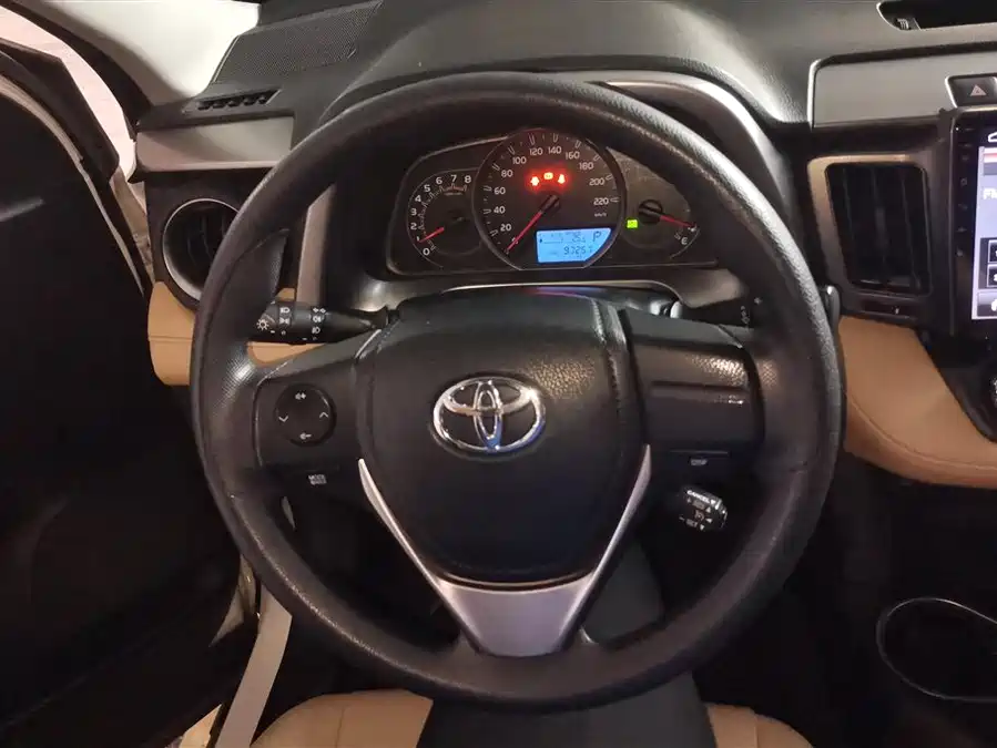 Used Toyota RAV4 Rongfang 2019 2.0L CVT two-wheel drive Pioneer Edition National V