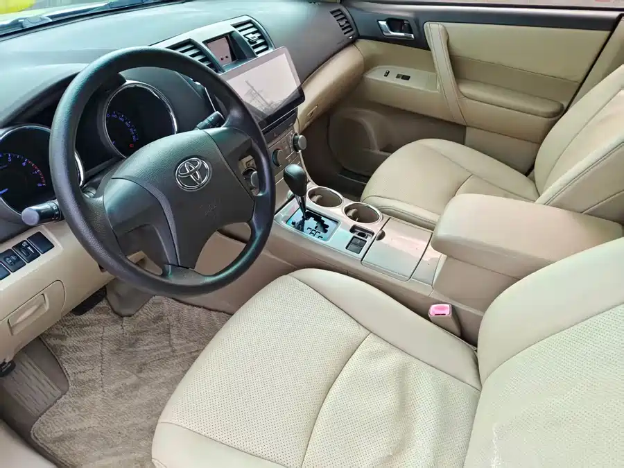 900x675_0_q87_c42_autohomecar__ChtpWGm7Vu2AfLVRAAi4HybfbDg388.jpg.webp Used Toyota Highlander 2013 2.7L 2WD 5-seat Purple Gold Edition