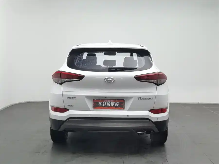 900x675_0_q87_c42_autohomecar__ChtpWGm7jjeAdw62AADscpNSTcY373.jpg.webp Used Hyundai Tucson 2015 1.6T dual-clutch two-wheel drive intelligent model