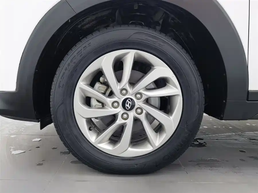 900x675_0_q87_c42_autohomecar__ChtpWGm7jkiAFiS_AAFz34fwAh4513.jpg.webp Used Hyundai Tucson 2015 1.6T dual-clutch two-wheel drive intelligent model