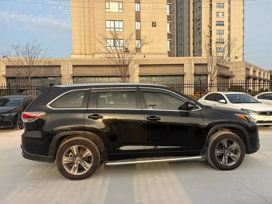 900x675_0_q87_c42_autohomecar__ChtpWGmBtNWAOwVtAAsR5P42bl0095.jpg.webp Used Toyota Highlander 2015 2.0T four-wheel drive luxury version 7 seats