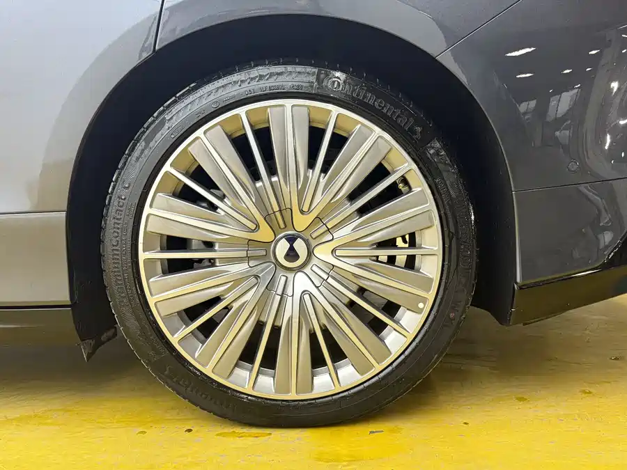 900x675_0_q87_c42_autohomecar__ChtpWGmBwmyAHjkyAAaI5m_12p4886.jpg.webp Used Denza Z9 2024 1100km four-wheel drive Ultra version