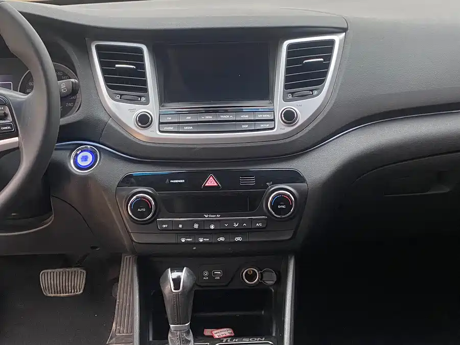 Used Hyundai Tucson 2018 1.6T dual-clutch two-wheel drive 15th anniversary special edition