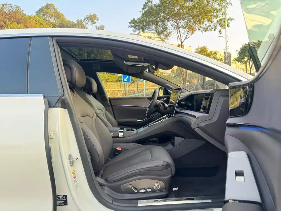 900x675_0_q87_c42_autohomecar__ChtpWGmFvbqAfWP_AAhipv8WPHs750.jpg.webp Used Denza Z9 2024 1100km four-wheel drive Ultra version