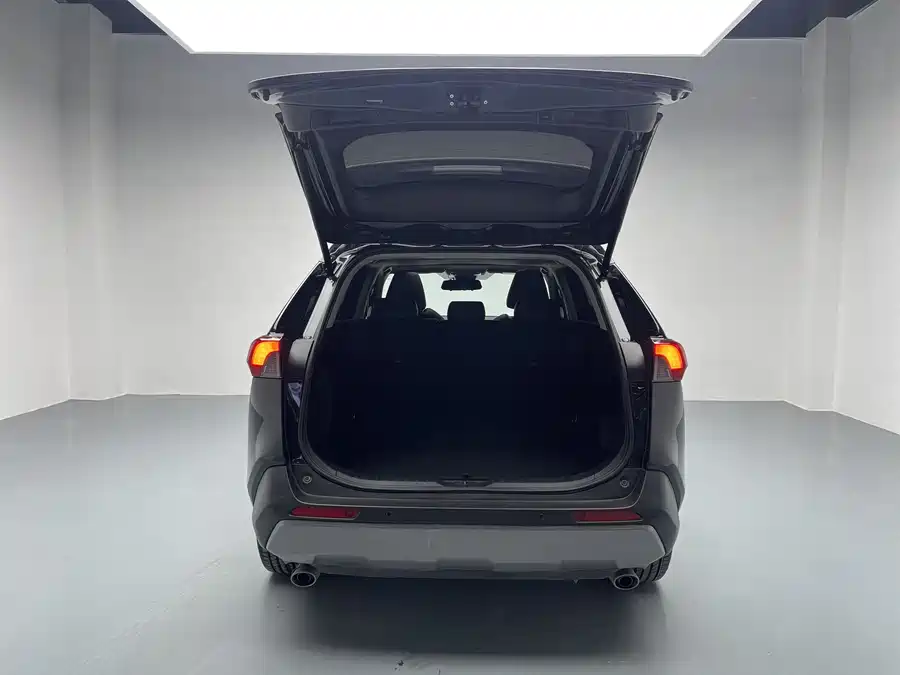 Used Toyota RAV4 Rongfang 2021 2.0L CVT two-wheel drive fashion version