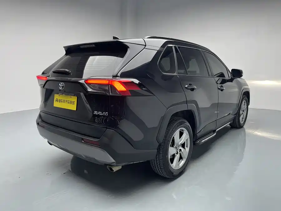 Used Toyota RAV4 Rongfang 2021 2.0L CVT two-wheel drive fashion version