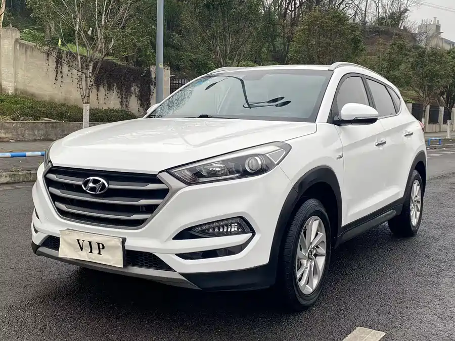 900x675_0_q87_c42_autohomecar__ChtpWGmHCU6AXzWVAAwoC2ah7Wg737.jpg.webp Used Hyundai Tucson 2015 1.6T dual-clutch two-wheel drive intelligent model