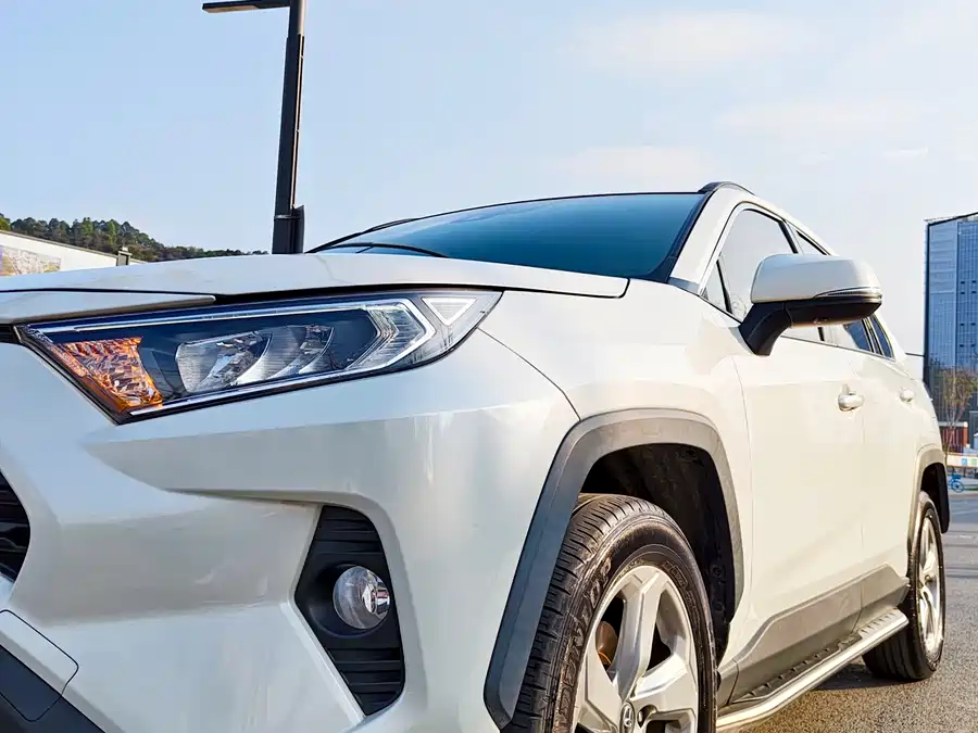 Used Toyota RAV4 Rongfang 2020 2.0L CVT two-wheel drive fashion version