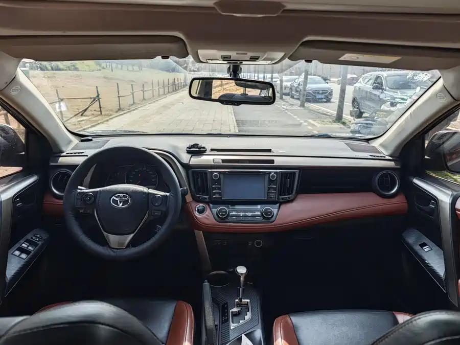 900x675_0_q87_c42_autohomecar__ChtpWGmJVsSAcD40AAXkmf3RyD8038.jpg.webp Used Toyota RAV4 Rongfang 2015 2.5L automatic four-wheel drive elite version
