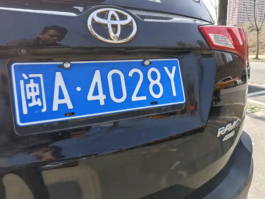 900x675_0_q87_c42_autohomecar__ChtpWGmJVsiAJNwRAAUzzAFvefA041.jpg.webp Used Toyota RAV4 Rongfang 2015 2.5L automatic four-wheel drive elite version