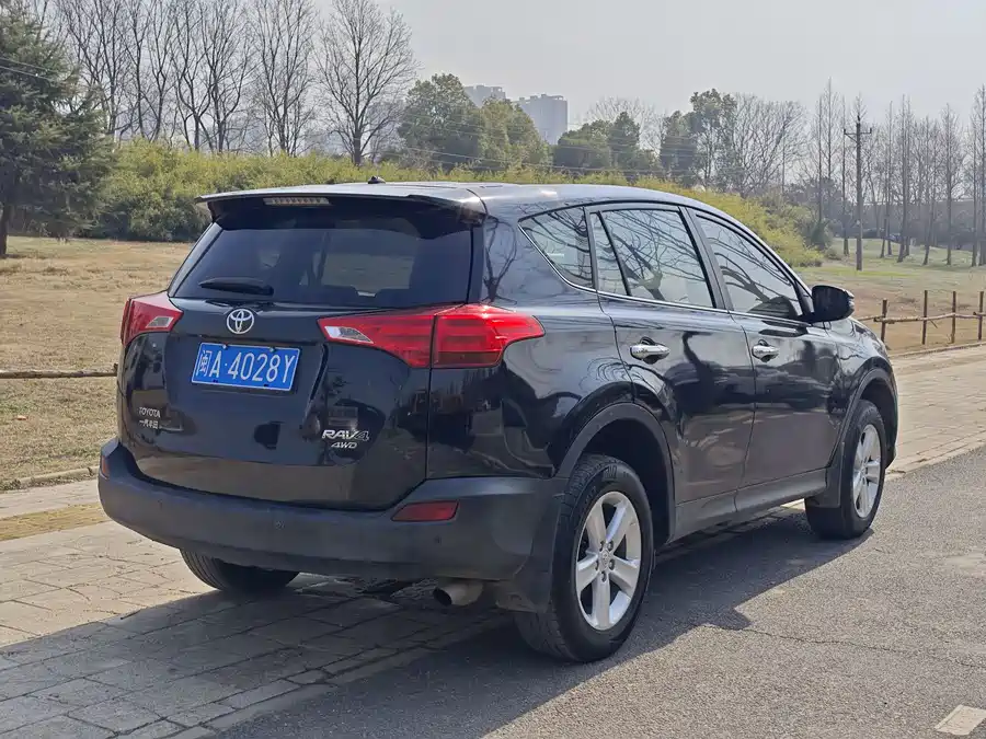 900x675_0_q87_c42_autohomecar__ChtpWGmJVsmAMpPOAAjH6JP-SNw659.jpg.webp Used Toyota RAV4 Rongfang 2015 2.5L automatic four-wheel drive elite version
