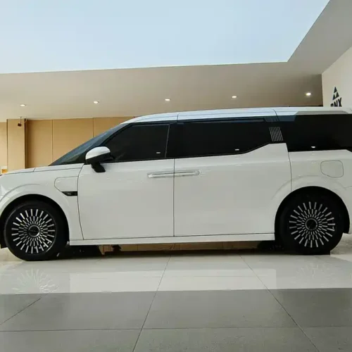 900x675_0_q87_c42_autohomecar__ChtpWGmcYySAYcsCAAO3ZI10was572.jpg.webp Used Zeekr 009 2022 facelift WE version
