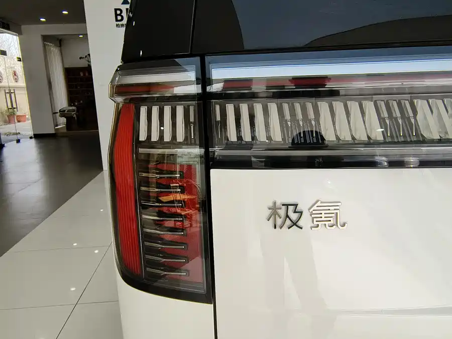 900x675_0_q87_c42_autohomecar__ChtpWGmcYzaAWzVVAARwFI6kwd8684.jpg.webp Used Zeekr 009 2022 facelift WE version
