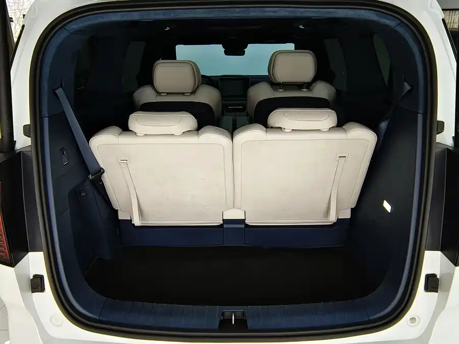 900x675_0_q87_c42_autohomecar__ChtpWGmcYziAASlyAAOCnZRKZVM645.jpg.webp Used Zeekr 009 2022 facelift WE version