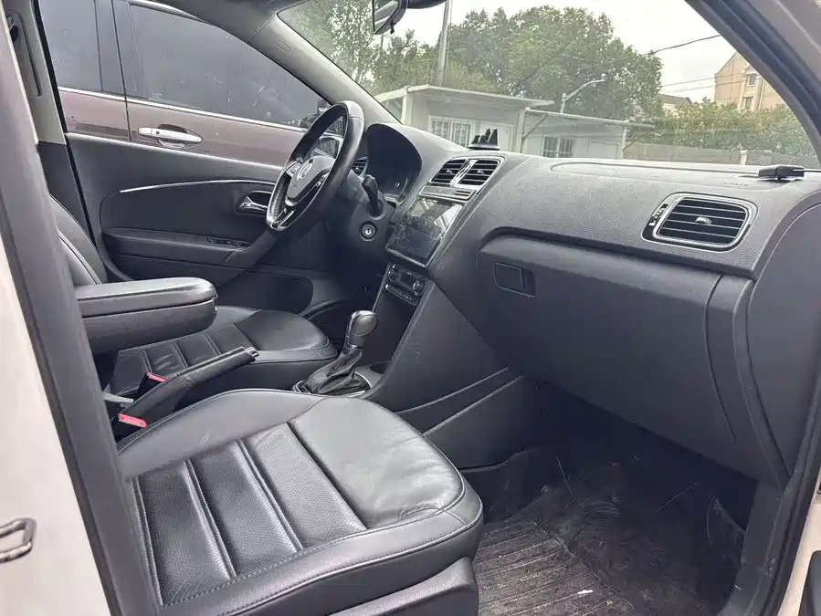 Used Volkswagen Polo 2016 1.6L automatic comfort model