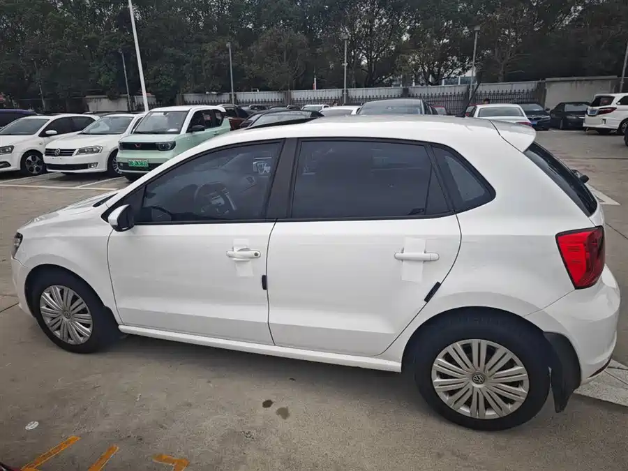 Used Volkswagen Polo 2016 1.6L automatic comfort model