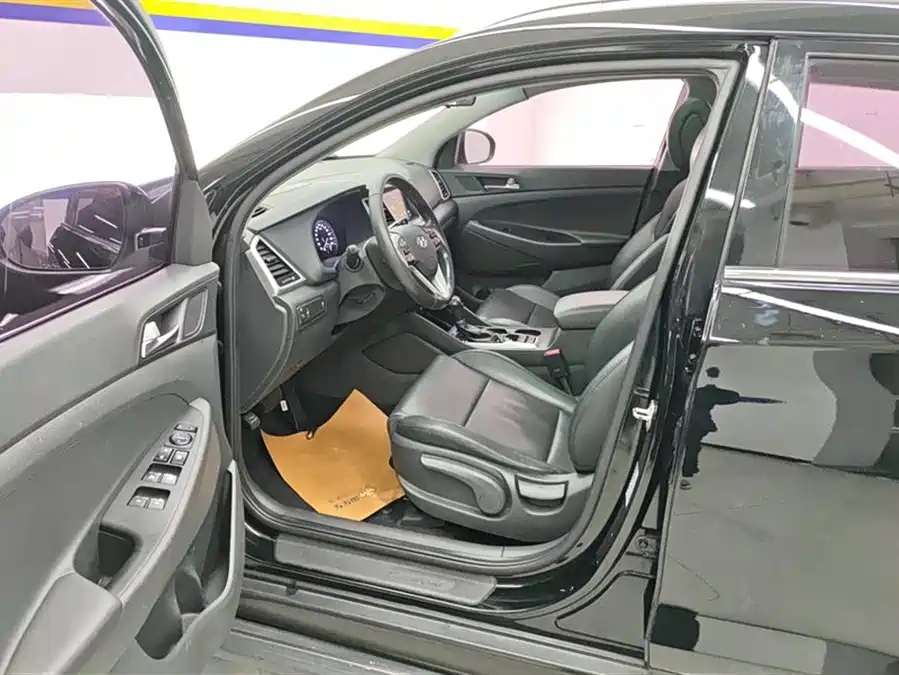 900x675_0_q87_c42_autohomecar__ChtpWGmhXHyALVaLAAHYDns1mno212.jpg.webp Used Hyundai Tucson 2015 1.6T dual-clutch two-wheel drive intelligent model