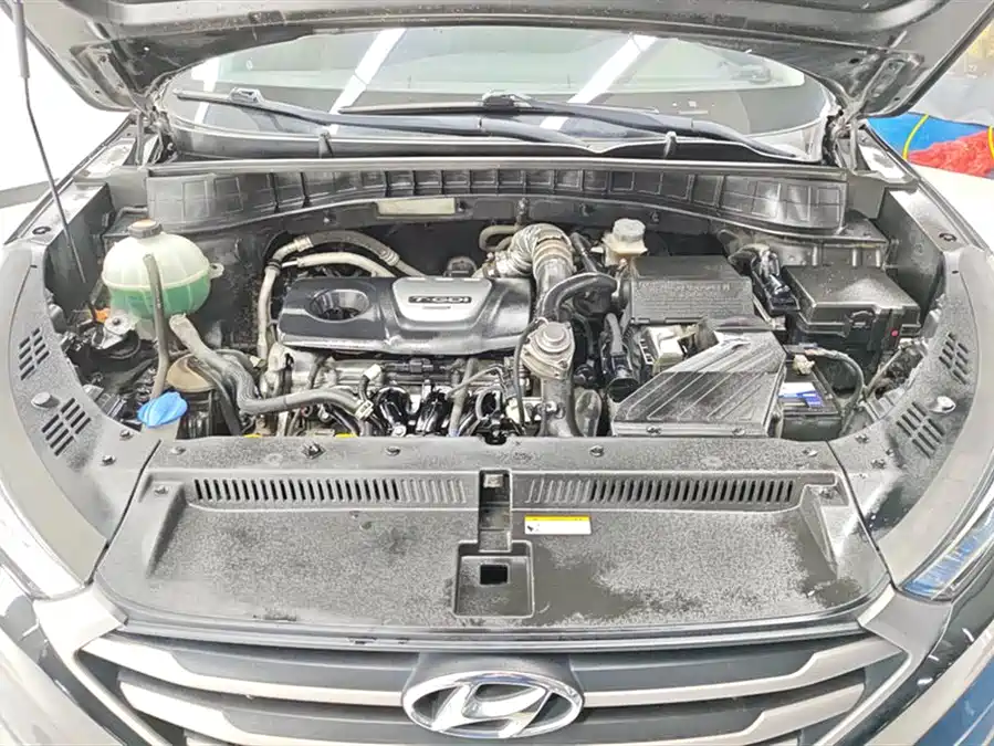 900x675_0_q87_c42_autohomecar__ChtpWGmhXHyASwZxAAJ6_jFpP58540.jpg.webp Used Hyundai Tucson 2015 1.6T dual-clutch two-wheel drive intelligent model