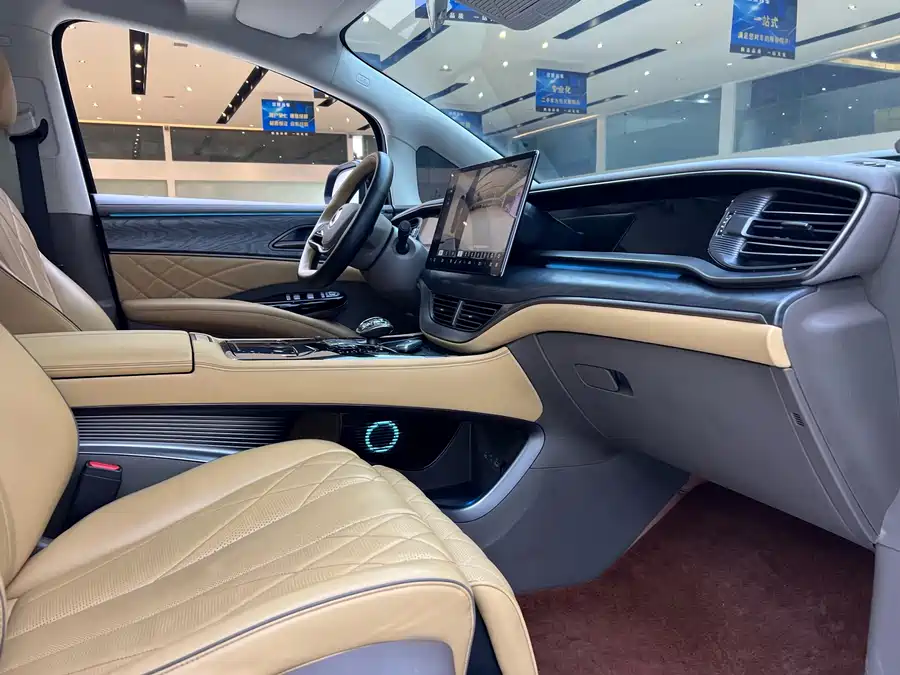 900x675_0_q87_c42_autohomecar__ChtpWGmiXhqAGS26AAglPqkzN9o858.jpg.webp Used Denza D9 2022 DM-i 1040 Premium Type