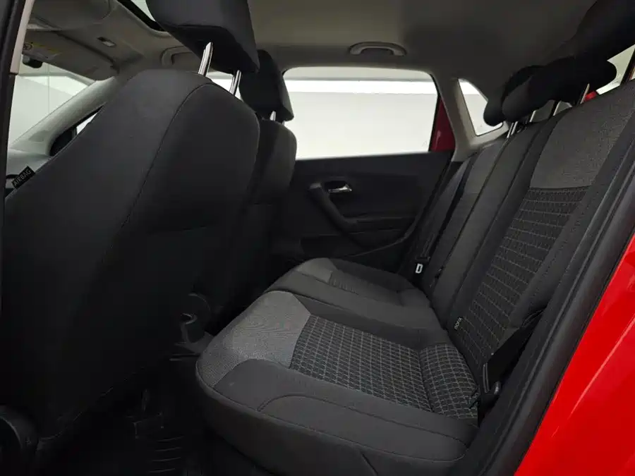 900x675_0_q87_c42_autohomecar__ChtpWGmipWKAULjfAAFHutn-_X4354.jpg.webp Used Volkswagen Polo 2018 1.5L automatic safety model