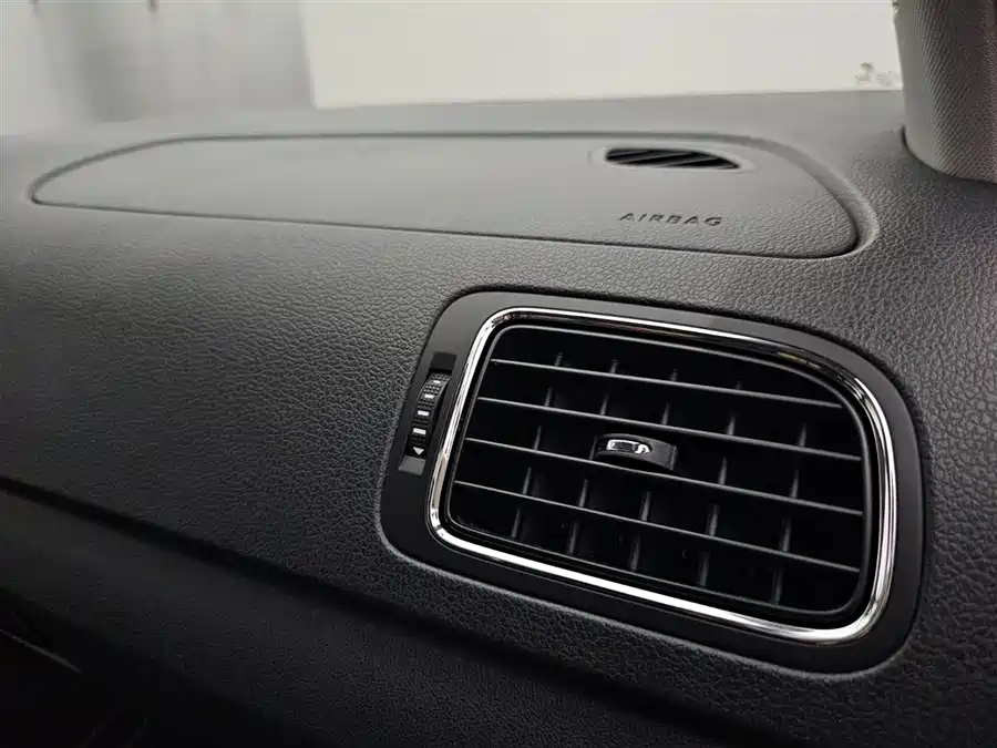 900x675_0_q87_c42_autohomecar__ChtpWGmipWKAVXrwAAHQ51-562Q399.jpg.webp Used Volkswagen Polo 2018 1.5L automatic safety model