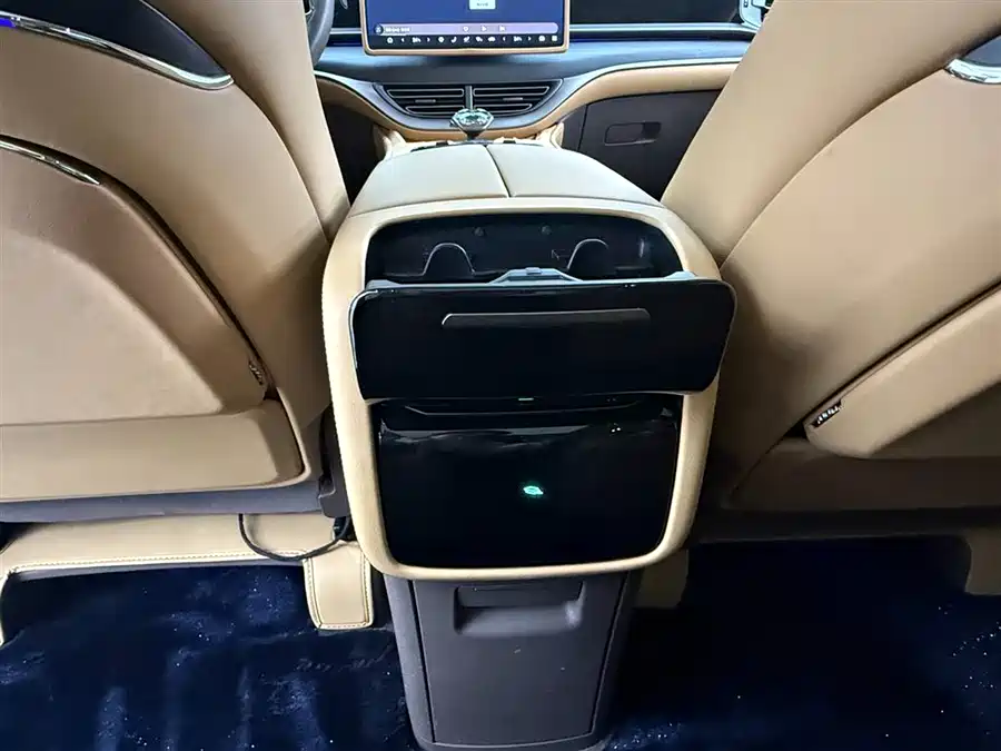 Used Denza D9 2022 EV 600 four-wheel drive flagship model