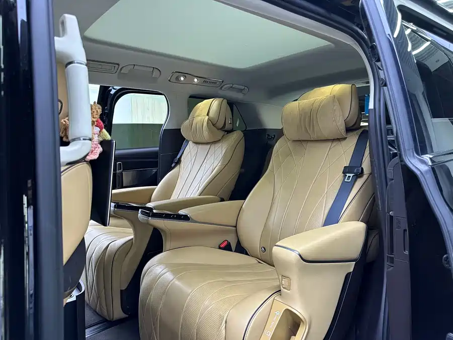 900x675_0_q87_c42_autohomecar__ChtpWGmj5_aAcKahAAlZeE4TG-8504.jpg.webp Used Denza D9 2024 DM-i 980 four-wheel drive premium model