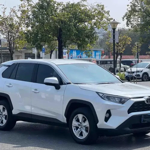 900x675_0_q87_c42_autohomecar__ChtpWGmjBlaAdhyJAA5EojMgS2Y482.jpg.webp Used Toyota RAV4 Rongfang 2023 2.0L CVT two-wheel drive urban version