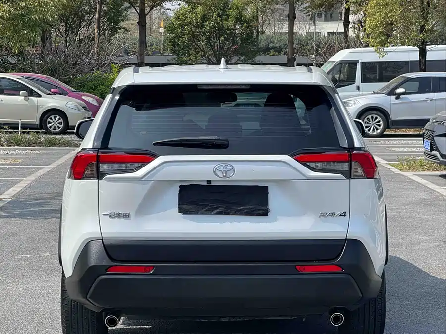 900x675_0_q87_c42_autohomecar__ChtpWGmjBleALls6AArKZnO5sZ8708.jpg.webp Used Toyota RAV4 Rongfang 2023 2.0L CVT two-wheel drive urban version