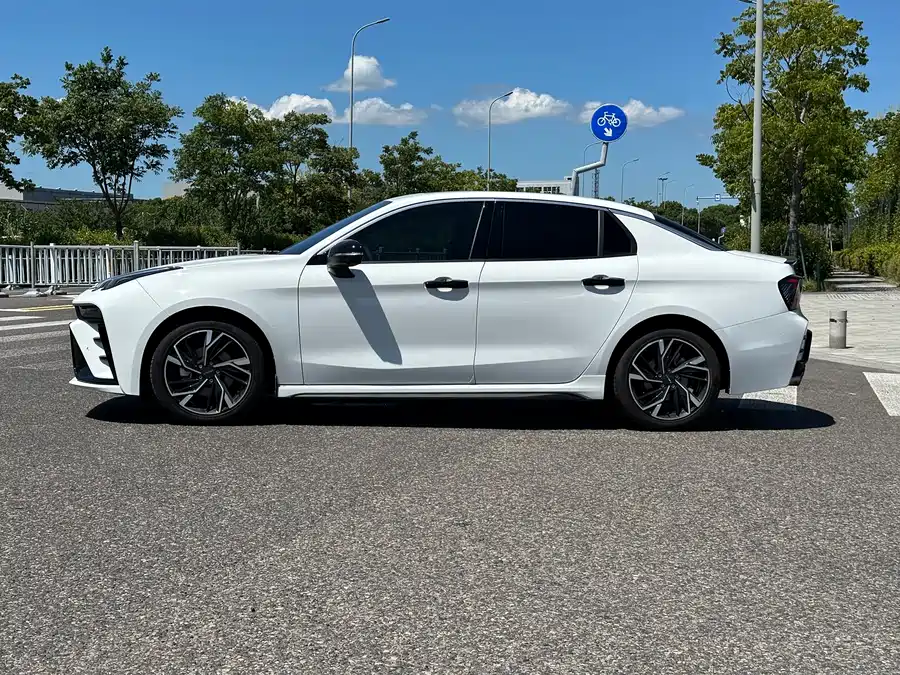 900x675_0_q87_c42_autohomecar__ChtpWGmlCVGAAh3PAA_lg7b9NBM173.jpg.webp Used Lynk & Co 03 2023 1.5TD DCT Pro