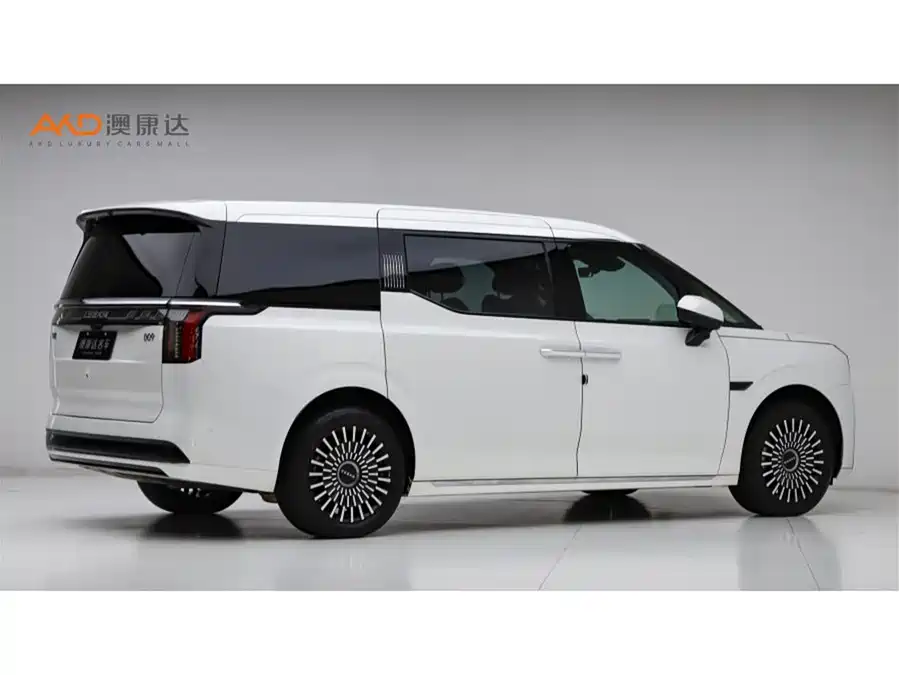900x675_0_q87_c42_autohomecar__ChtpWGmlMrKAANs3AADqreYmq0k163.jpg.webp Used Zeekr 009 2024 six-seat executive version four-wheel drive 108kWh