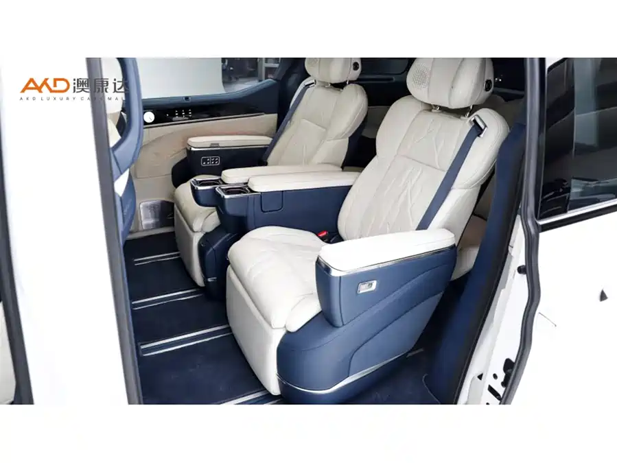 900x675_0_q87_c42_autohomecar__ChtpWGmlMrWAdRzLAAE-dGPsjYc067.jpg.webp Used Zeekr 009 2024 six-seat executive version four-wheel drive 108kWh