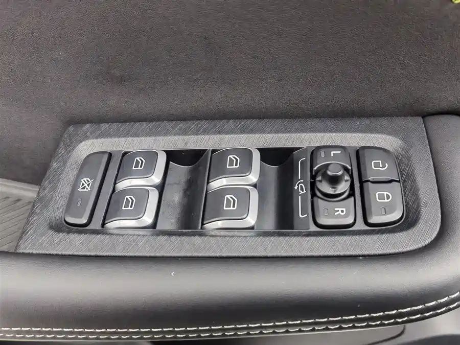 900x675_0_q87_c42_autohomecar__ChtpWGmmPEmANK_RAAKBtTsclec715.jpg.webp Used Lynk & Co 03 2023 2.0TD DCT Pro