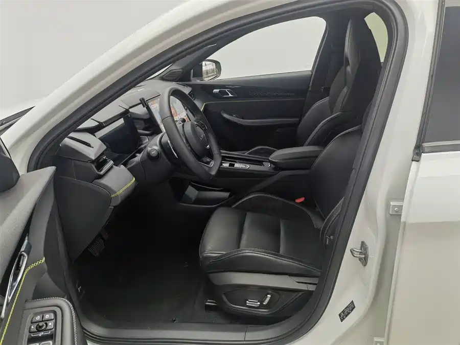 900x675_0_q87_c42_autohomecar__ChtpWGmmPEqAJQaQAAFybvT54Bg719.jpg.webp Used Lynk & Co 03 2023 2.0TD DCT Pro