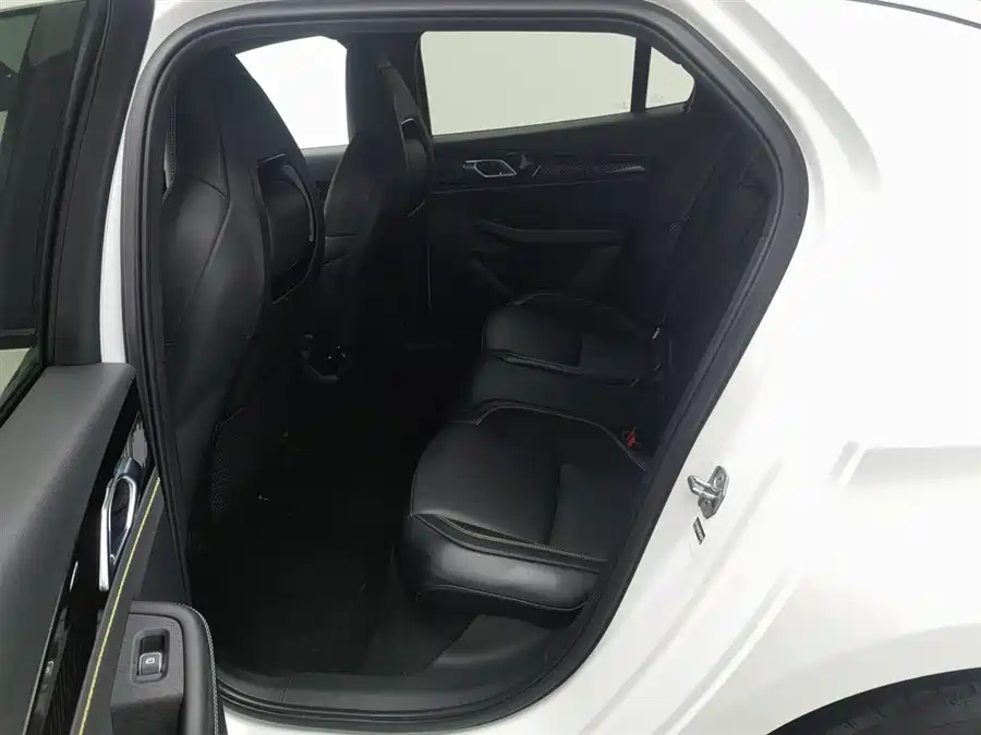 900x675_0_q87_c42_autohomecar__ChtpWGmmPFGAT25mAAEUq5s0F-w239.jpg.webp Used Lynk & Co 03 2023 2.0TD DCT Pro