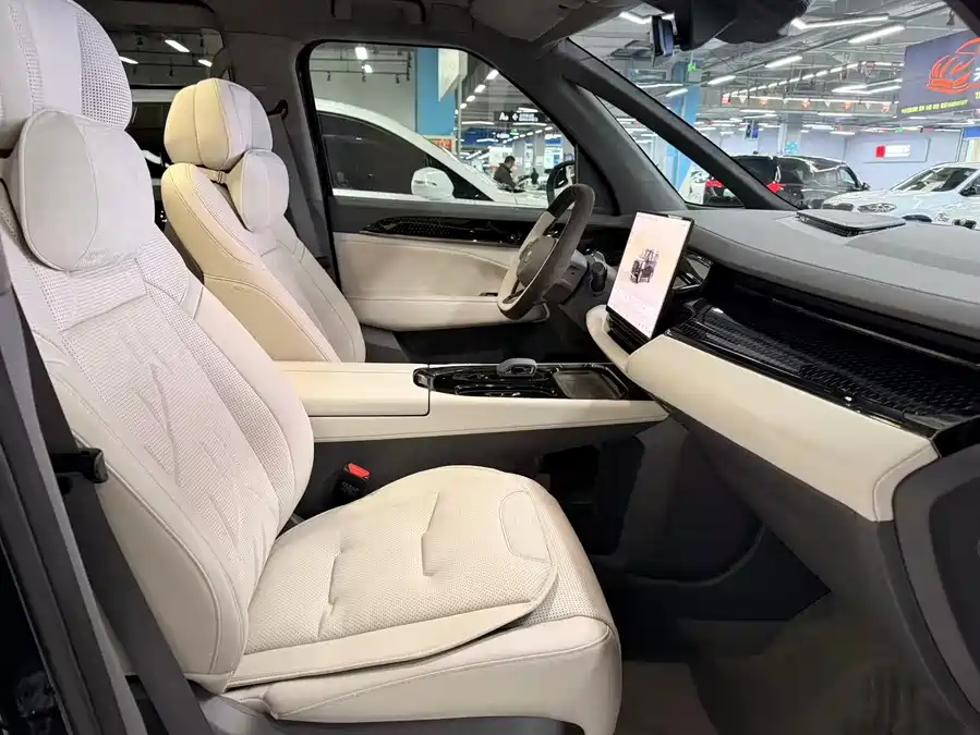 Used Zeekr 009 2024 seven-seat aisle version four-wheel drive 108kWh